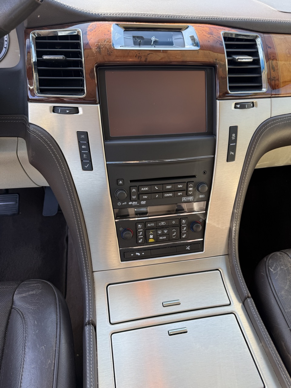 Used 2012 Cadillac Escalade ESV Platinum AWD/4WD image 17