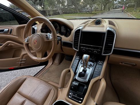 Used 2014 Porsche Cayenne image 12