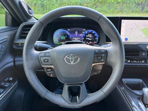Used 2025 Toyota Crown Platinum AWD/4WD image 22