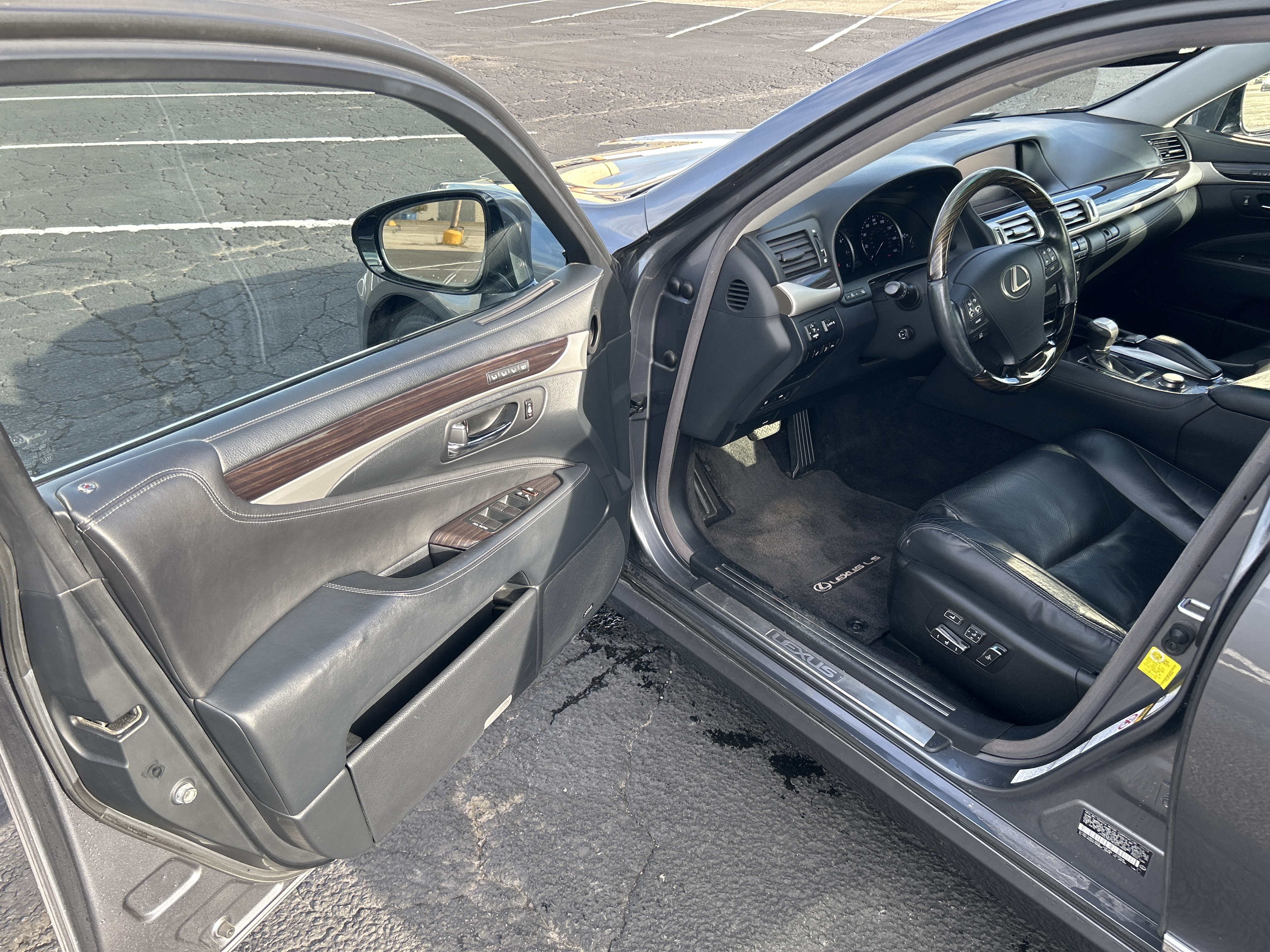 Used 2014 Lexus LS 460 AWD w/ Comfort Package image 5