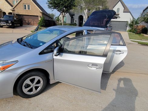 Used 2013 Toyota Prius Two image 11