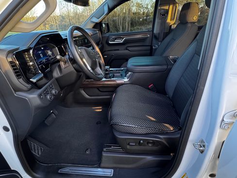Used 2023 Chevrolet Silverado 1500 RST AWD/4WD image 9
