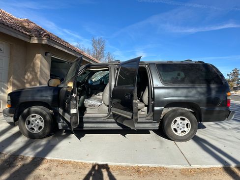 Used 2004 Chevrolet Suburban LS RWD image 20
