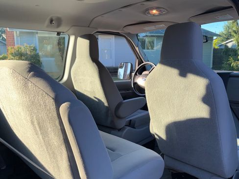 Used 2011 Ford E-350 and Econoline 350 XLT image 13