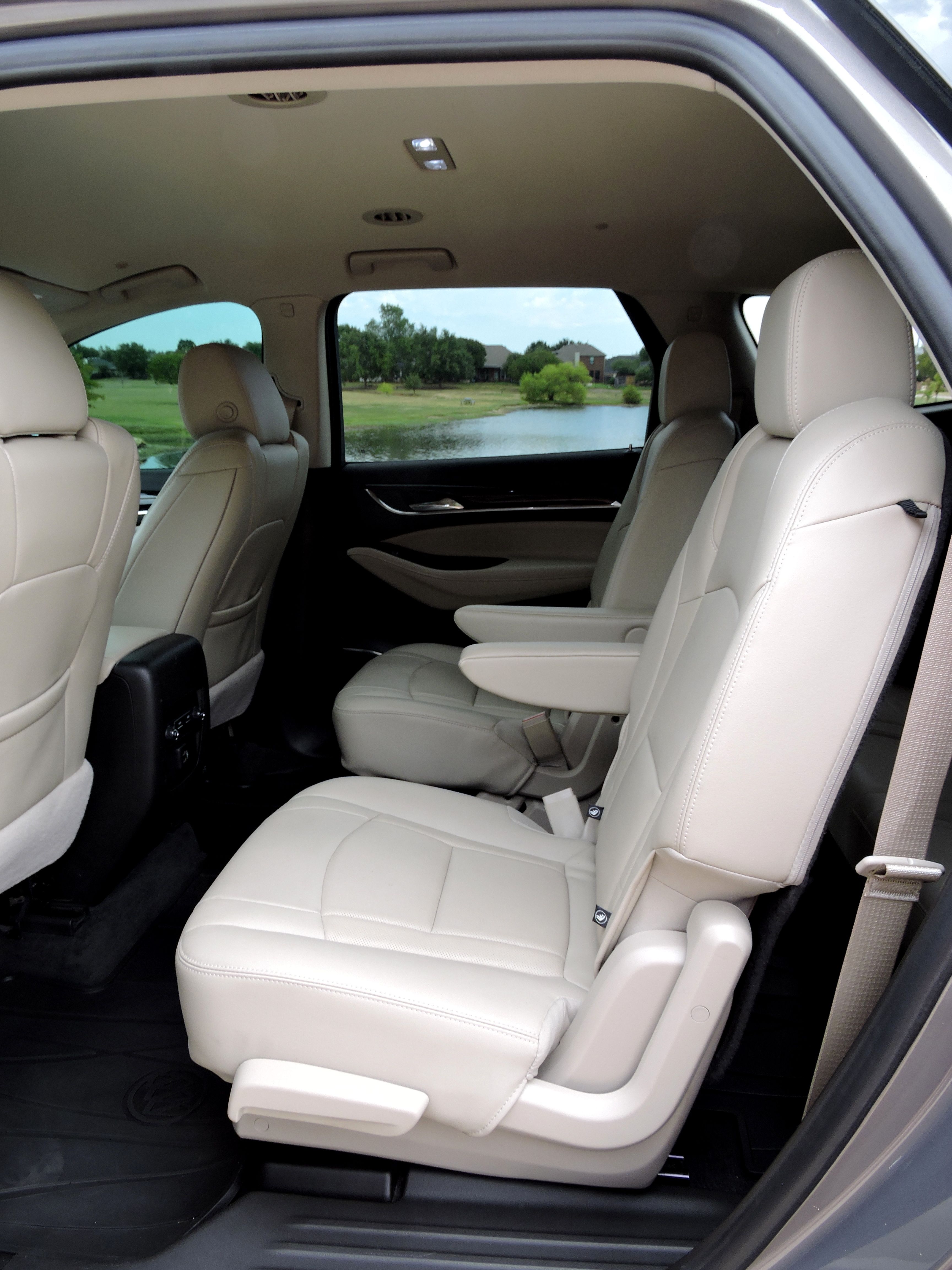 Used 2019 Buick Enclave Essence FWD image 15