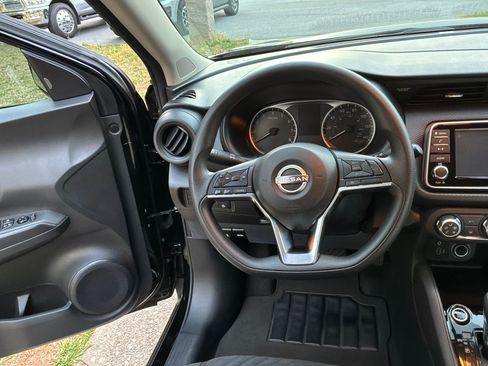 Used 2022 Nissan Kicks S FWD image 6