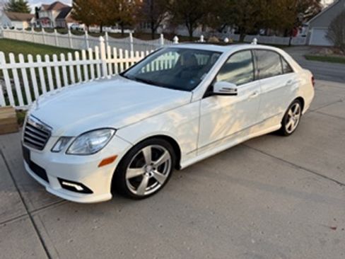 Used 2011 Mercedes-Benz E 350 4MATIC Sedan image 1