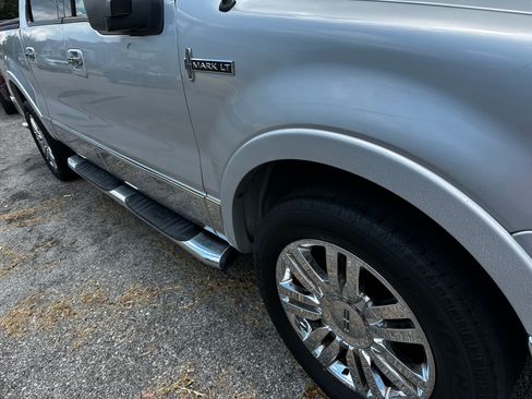 Used 2007 Lincoln Mark LT 2WD image 9