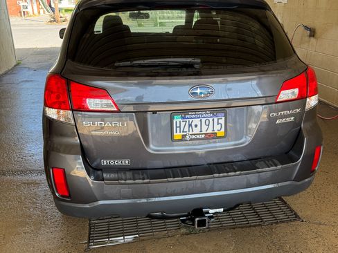 Used 2011 Subaru Outback 2.5i Premium image 12