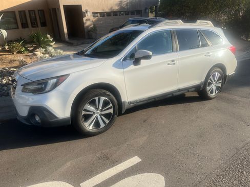 Used 2019 Subaru Outback 2.5i Limited w/ Popular Package #2 AWD/4WD image 1