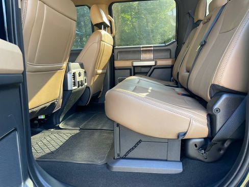 Used 2022 Ford F350 4x4 Crew Cab DRW Super Duty image 13