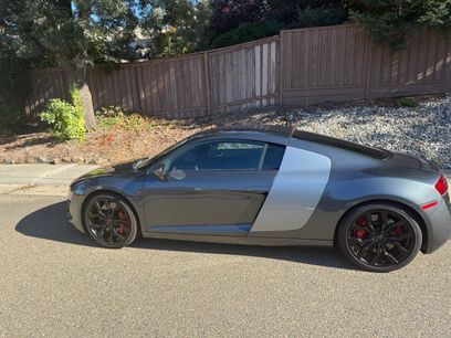 Used 2014 Audi R8 V8 w/ Ceramic Brake Package