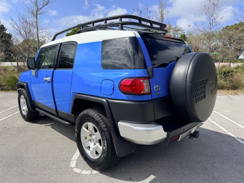 Used 2007 Toyota FJ Cruiser 4WD image 9