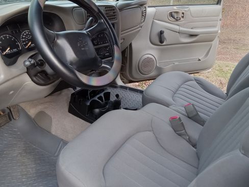 Used 2003 Chevrolet S10 Pickup LS image 4