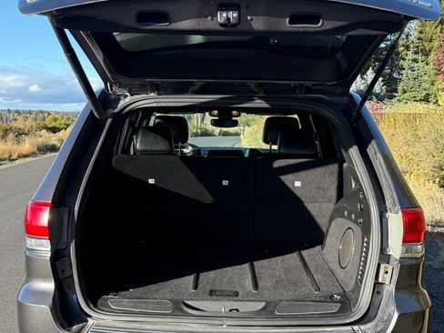 Used 2017 Jeep Grand Cherokee Limited w/ Luxury Group II image 11