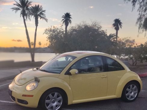 Used 2006 Volkswagen Beetle Coupe w/ Package 2 image 2