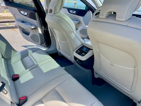 Used 2020 Volvo V60 T5 Cross Country AWD/4WD image 17