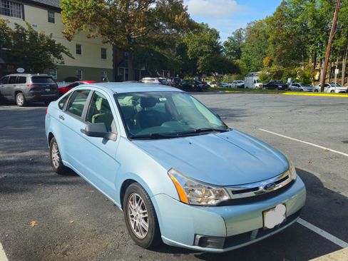 Used 2009 Ford Focus SE image 2
