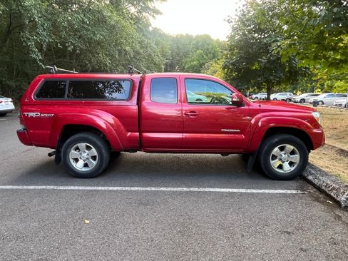 Used 2014 Toyota Tacoma 4x4 Access Cab V6 w/ TRD Sport Package image 6