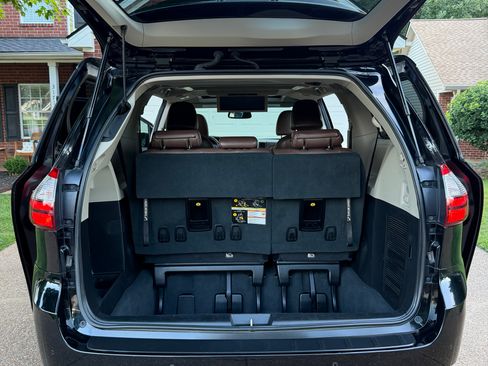 Used 2020 Toyota Sienna Limited Premium AWD/4WD image 21