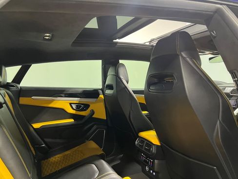 Used 2021 Lamborghini Urus AWD/4WD image 23