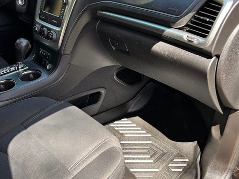 Used 2016 GMC Acadia SLE FWD image 13
