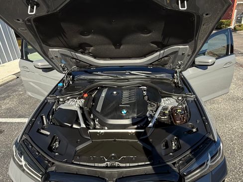Used 2022 BMW 540i xDrive w/ M Sport Package image 6