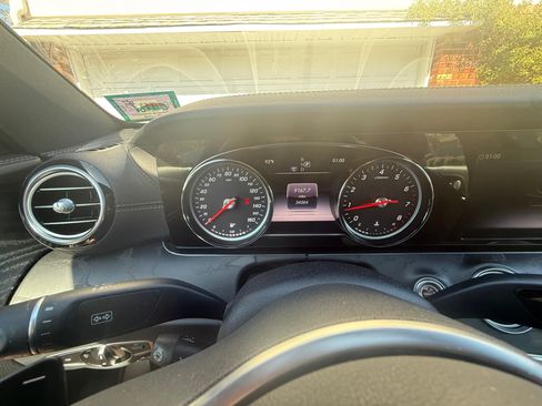 Used 2019 Mercedes-Benz E 300 4MATIC image 10