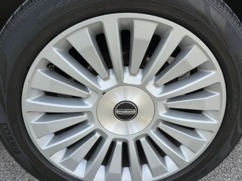 Used 2015 Lincoln Navigator L 4WD w/ Equipment Group 101A Reserve image 19