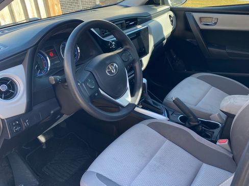 Used 2018 Toyota Corolla LE image 11