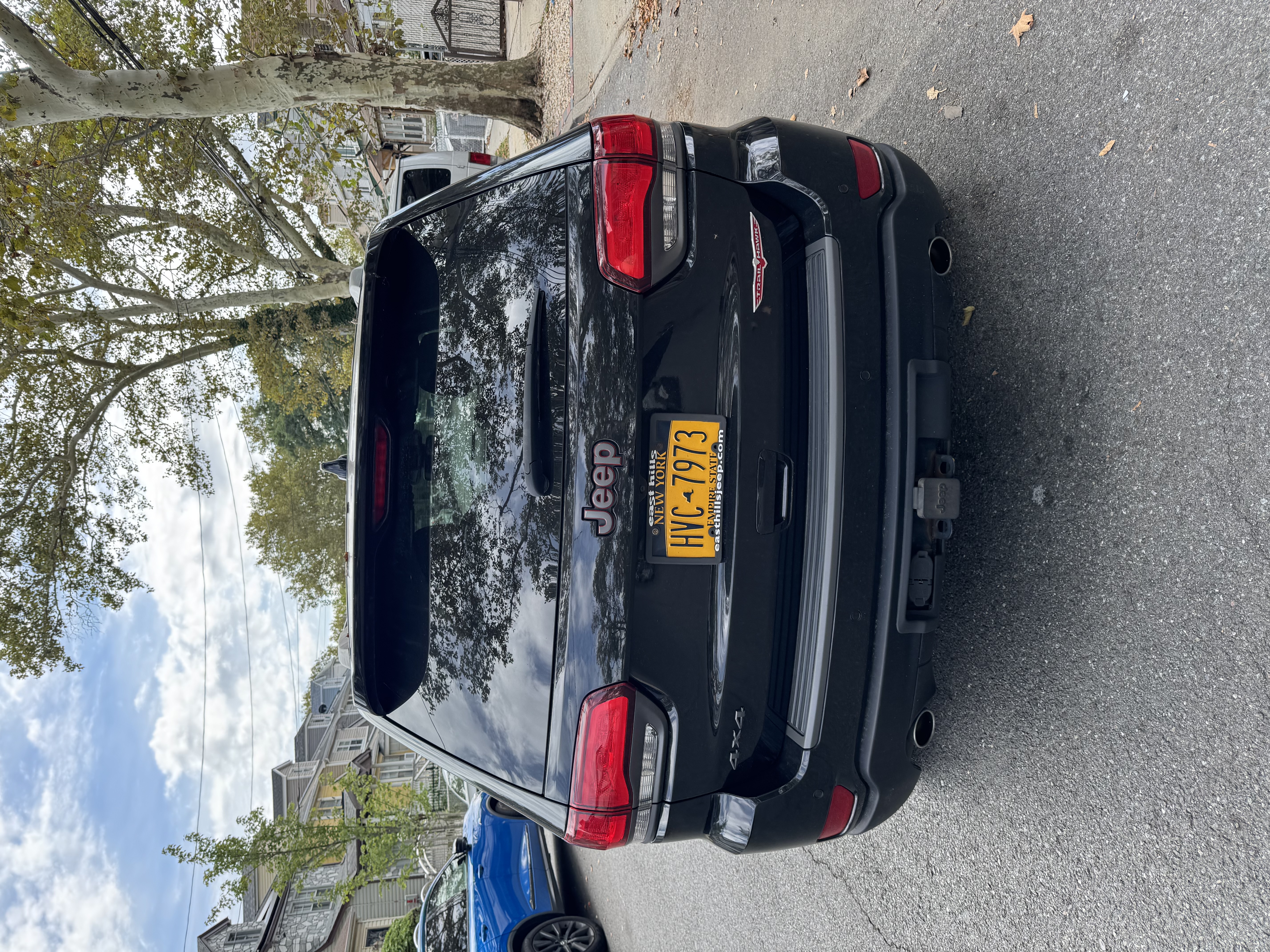 Used 2017 Jeep Grand Cherokee Trailhawk AWD/4WD image 2