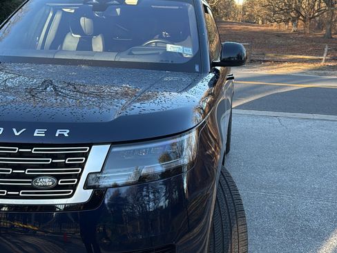 Used 2023 Land Rover Range Rover Long Wheelbase Autobiography image 11