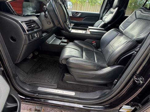 Used 2023 Lincoln Navigator L Reserve RWD image 10