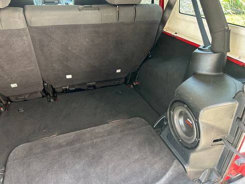 Used 2012 Jeep Wrangler Unlimited Sahara image 17