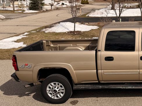 Used 2005 Chevrolet Silverado 2500 LS image 9