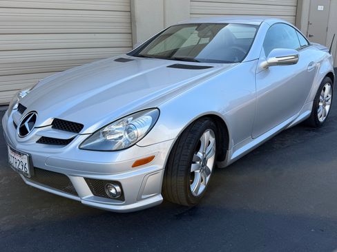 Used 2011 Mercedes-Benz SLK 300 image 23