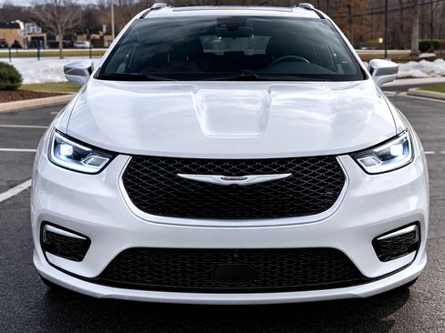 Used 2021 Chrysler Pacifica Pinnacle image 8