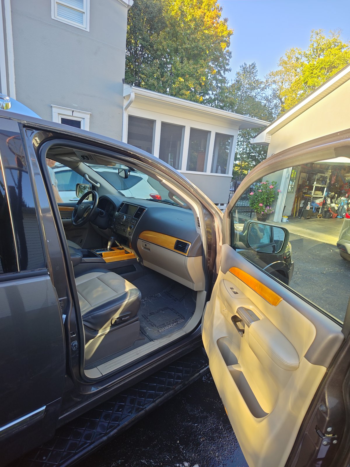 Used 2013 Nissan Armada Platinum w/ Platinum Reserve Pkg AWD/4WD image 14