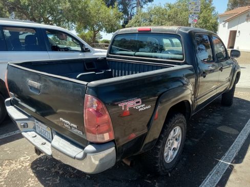 Used 2005 Toyota Tacoma PreRunner image 1