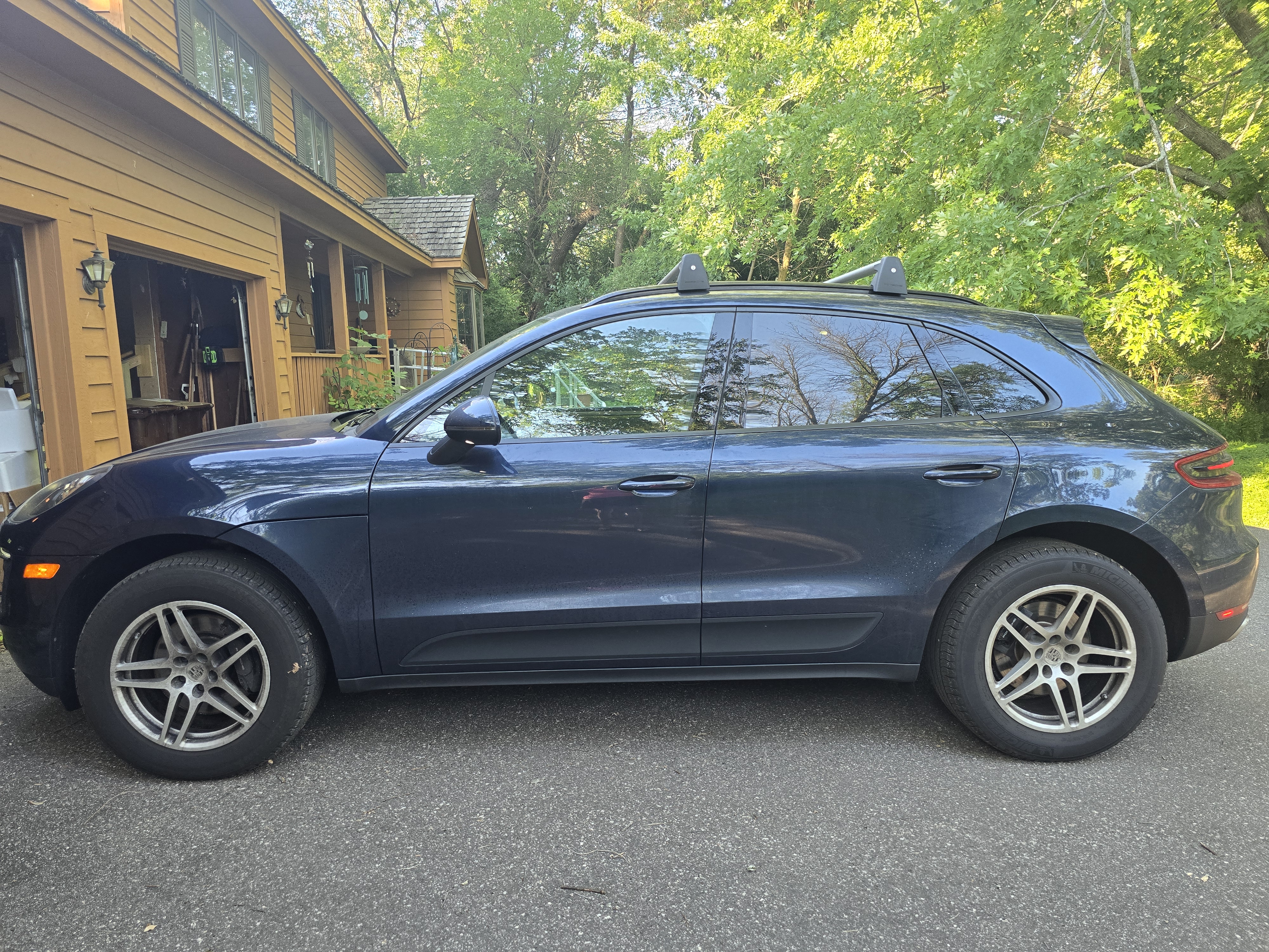 Used 2018 Porsche Macan Sport Edition AWD/4WD image 5