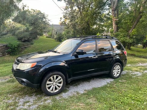 Used 2011 Subaru Forester 2.5X Limited AWD/4WD image 2