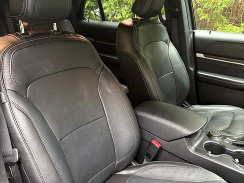 Used 2018 Ford Explorer Limited AWD/4WD image 6