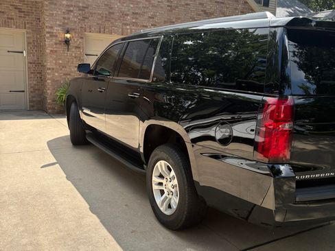 Used 2019 Chevrolet Suburban LT RWD image 8