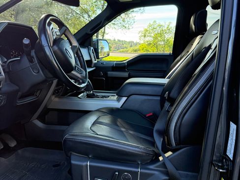Used 2018 Ford F150 Platinum w/ Equipment Group 701A Luxury image 11