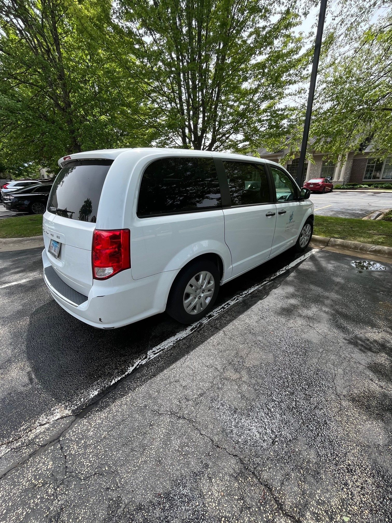 Used 2019 Dodge Grand Caravan SE w/ UConnect Hands-Free Group FWD image 1