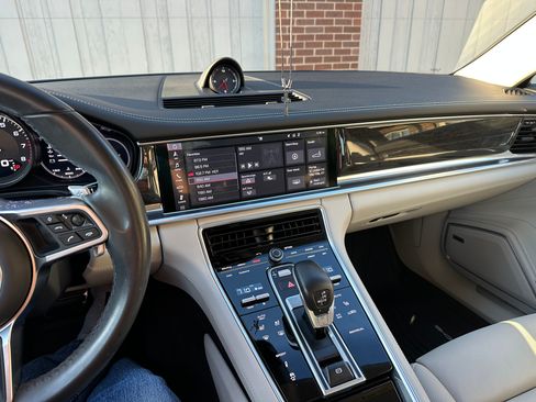 Used 2019 Porsche Panamera 4S Executive image 8