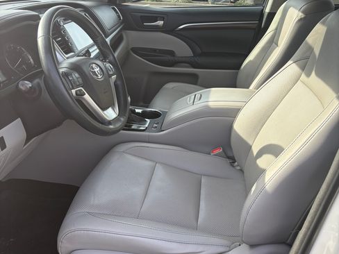Used 2016 Toyota Highlander Limited Platinum image 10