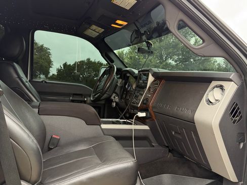 Used 2015 Ford F250 Lariat w/ Lariat Ultimate Package AWD/4WD image 21