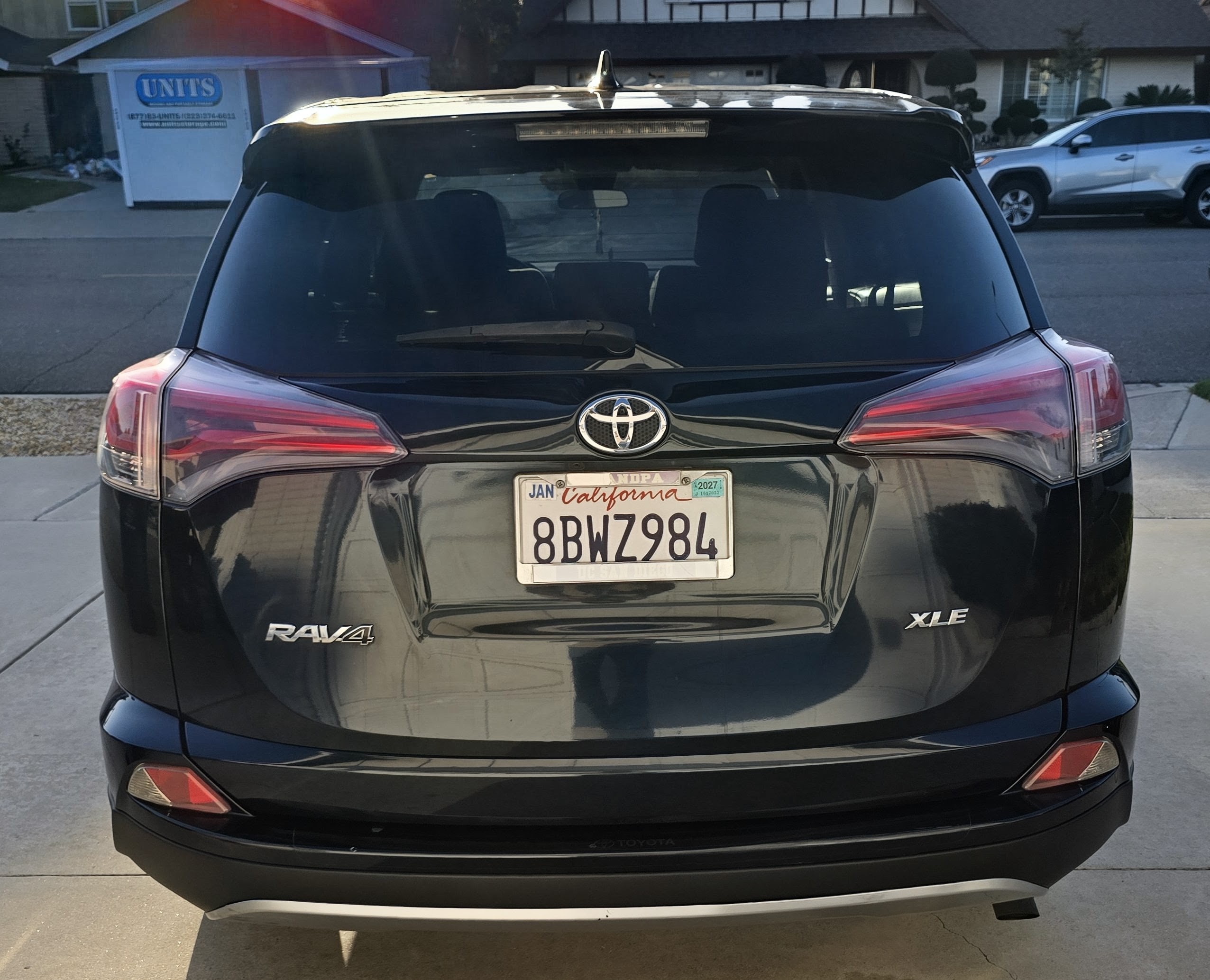 Used 2018 Toyota RAV4 XLE w/ All Weather Liner Package FWD image 8