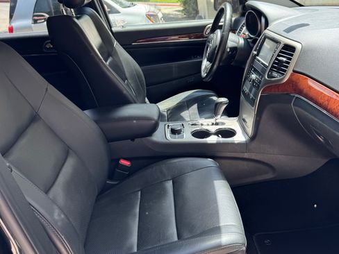 Used 2013 Jeep Grand Cherokee Limited w/ Luxury Group II AWD/4WD image 14